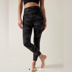Athleta - Elation camouflage 7/8 tight